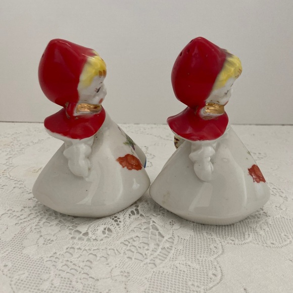 Vintage 1940 MCM Hull Little Red Riding Hood Salt & Pepper Shakers - Picture 2 of 5
